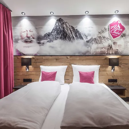 Luxury Near Lift *